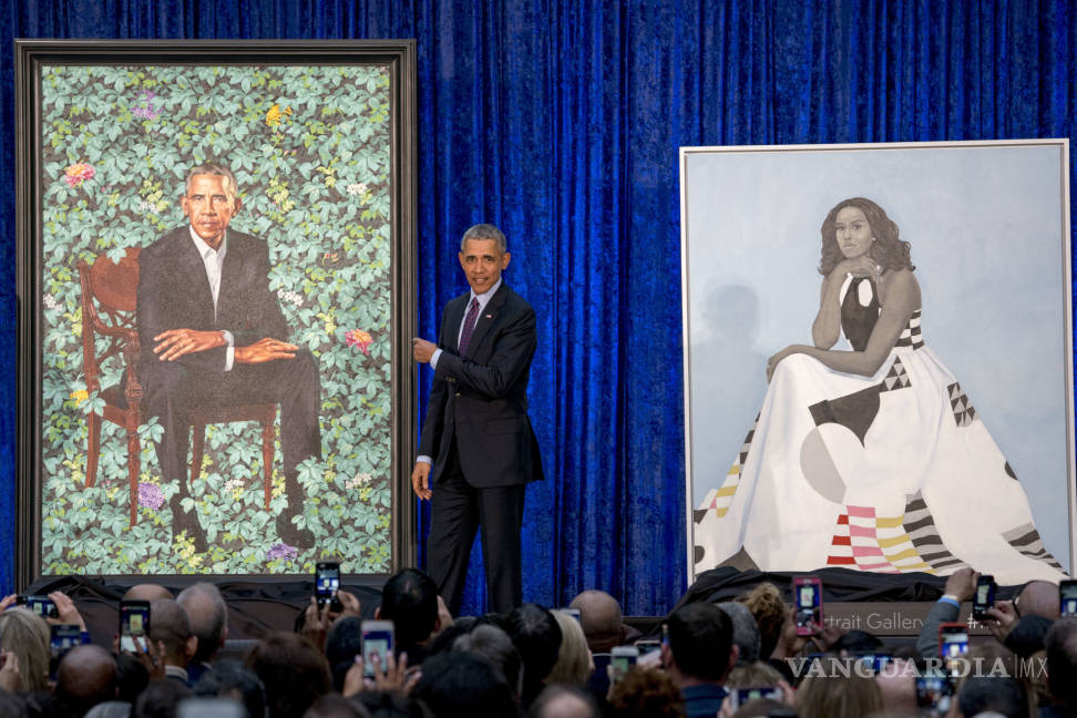 $!National Portrait Gallery ya exhibe los retratos de Barack y Michelle Obama