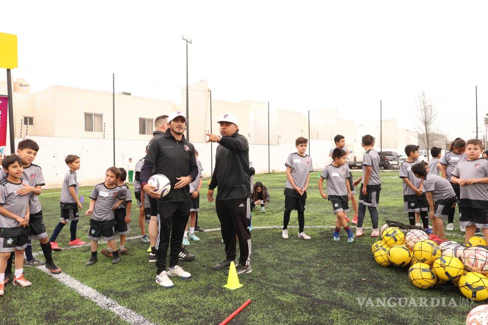 $!El evento marca el inicio de una iniciativa que busca fomentar el deporte y los valores en la niñez saltillense.