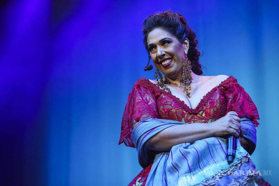 $!Regina Orozco festeja 45 años de trayectoria