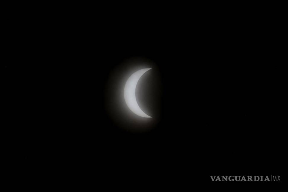 Así cautiva, maravilla y asombra el eclipse solar desde Mazatlán hasta la isla de Terranova (fotos)