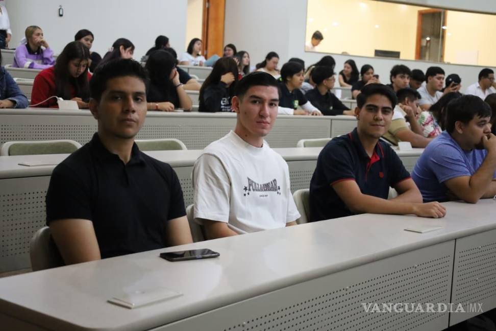 $!Se impartieron tres conferencias magistrales sobre agricultura en zonas áridas, plantas medicinales y estrategias de desarrollo sostenible de los desiertos.