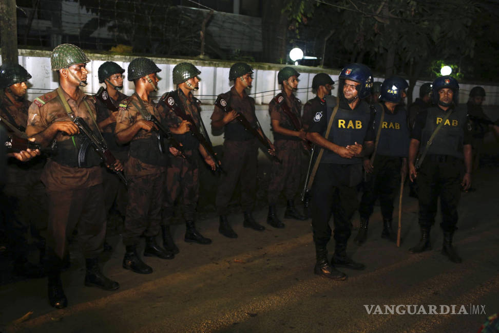 $!Mueren al menos dos en toma de rehenes de Bangladesh