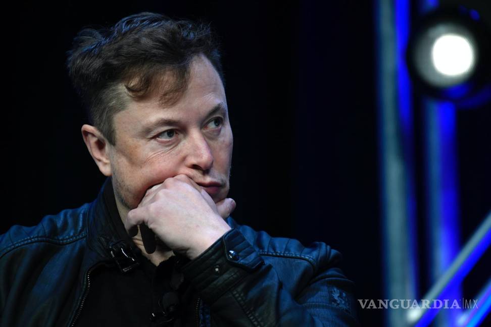 $!El director ejecutivo de Tesla y SpaceX, Elon Musk, escucha una pregunta en la Conferencia y Exposición SATELLITE en Washington, el 9 de marzo de 2020.
