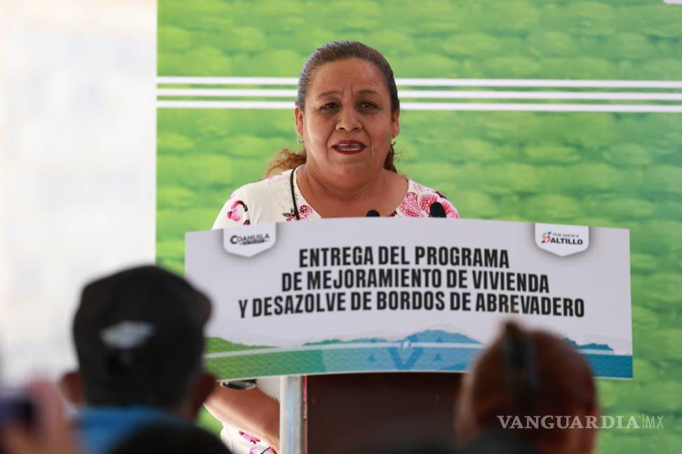 $!Olga Gutiérrez Vega, habitante del ejido Presa de San Pedro, reconoce la construcción del nuevo techo en su vivienda como un apoyo fundamental para mejorar la seguridad y el confort de su familia.