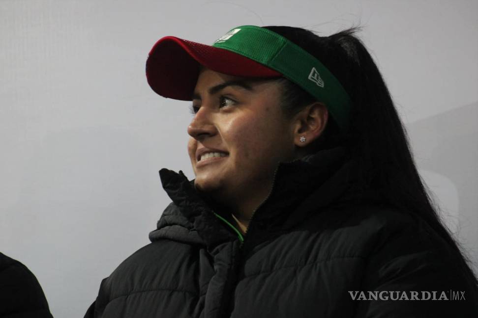 $!La atleta coahuilense, Dafne Quintero, estuvo presente en el evento de inauguración.