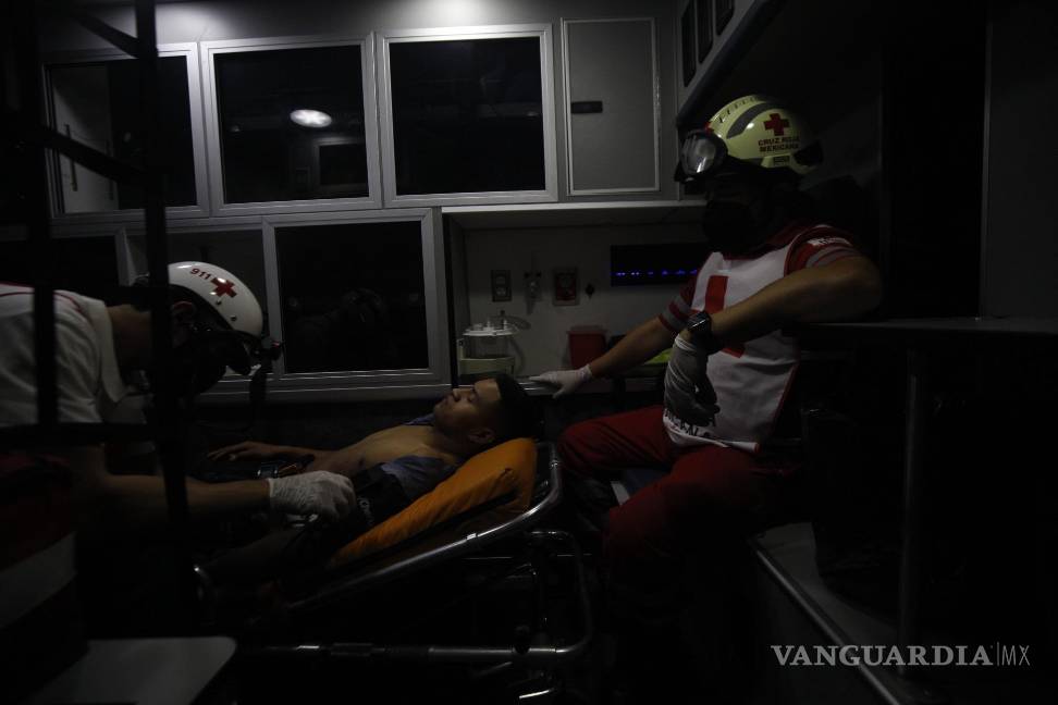 Accidente tras una falla mecánica y volcadura deja cuatro personas lesionadas en Saltillo