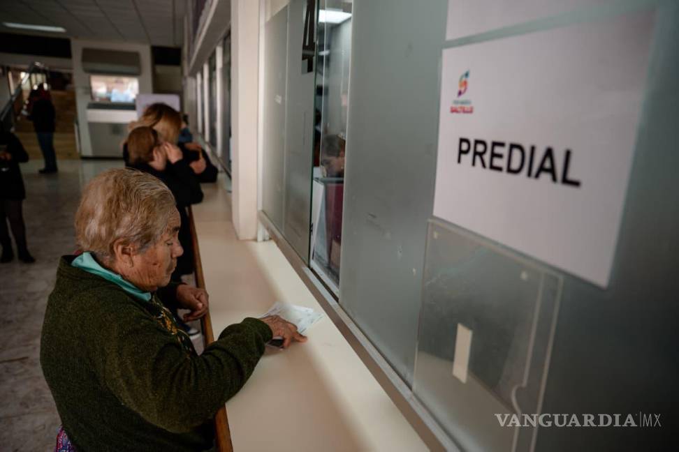 $!La tesorera municipal, Lissette Álvarez, informó que quienes paguen el predial durante enero participarán en el sorteo de 10 premios de 100 mil pesos.