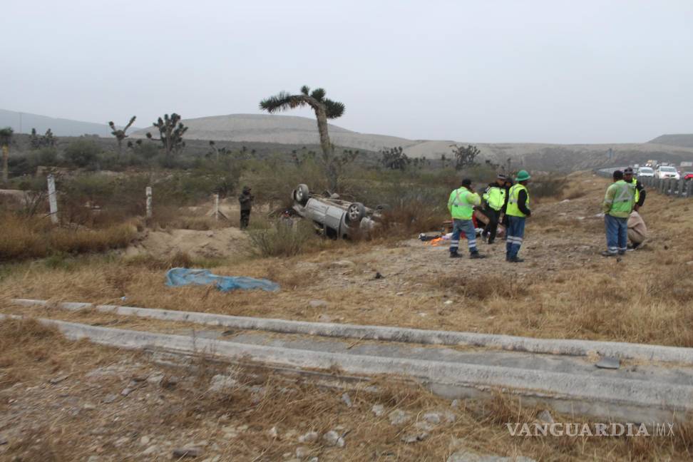 Volcadura sarandea a paisanos en el libramiento norponiente de Saltillo