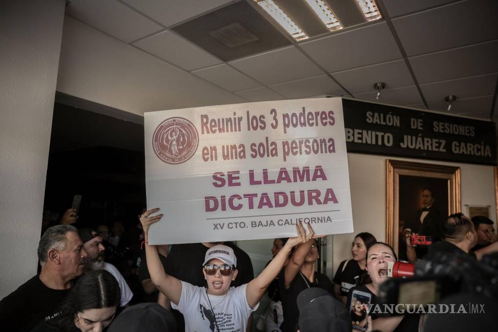 $!En Baja California hubo protestas dentro del Poder Legislativo, sin embargo, aun así se aprobó la reforma.