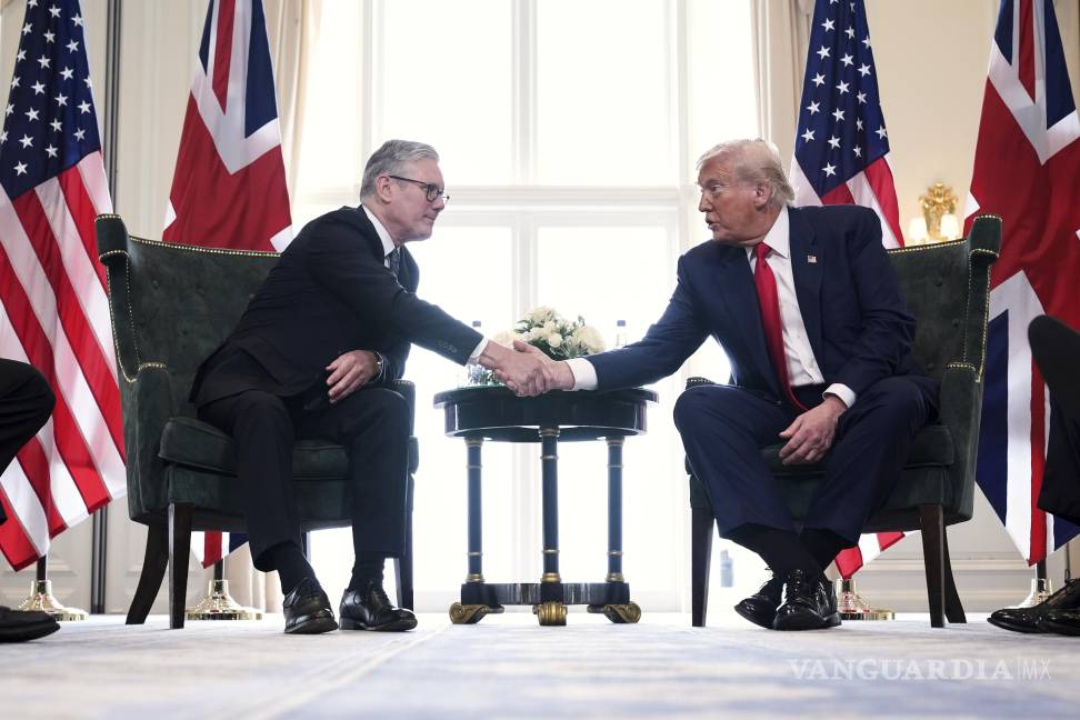 $!El presidente Donald Trump y el primer ministro británico, Keir Starmer. Firmado el 8 de mayo, fue el primer acuerdo bilateral alcanzado desde por Trump y RU.