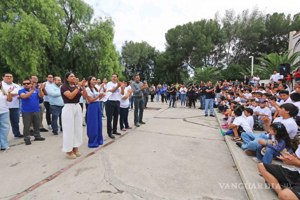 $!El rector Octavio Pimentel Martínez inauguró el Campamento de Verano “Lobos Camp” en la explanada de la Rectoría, ante la presencia de participantes e invitados especiales.