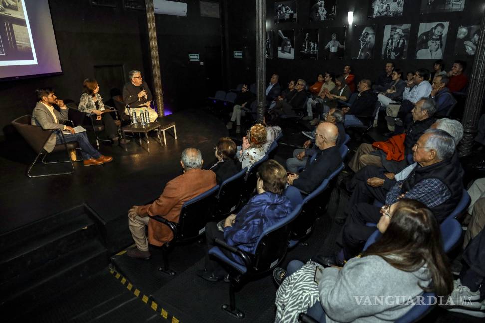 $!Charlan sobre la importancia de la fotografía antigua en exposición por el aniversario de VANGUARDIA