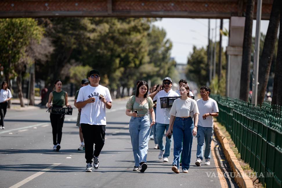 $!Ciudadanos disfrutan de una mañana activa durante la Ruta Recreativa, donde caminar, correr y andar en bicicleta forman parte de la convivencia familiar.