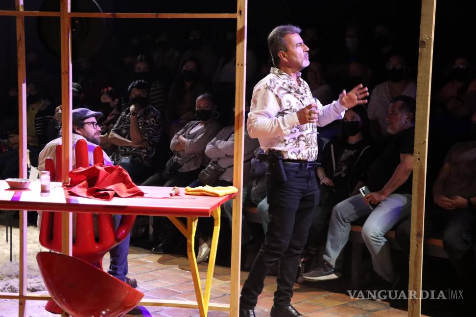 $!Lleno total en La Besana por Festival Municipal de Teatro: Gente se quedó afuera
