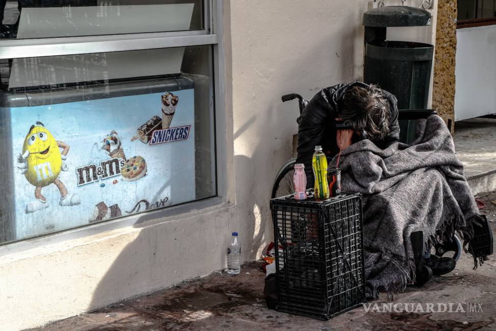 Invitan a saltillenses a cobijar a un adulto en temporada invernal