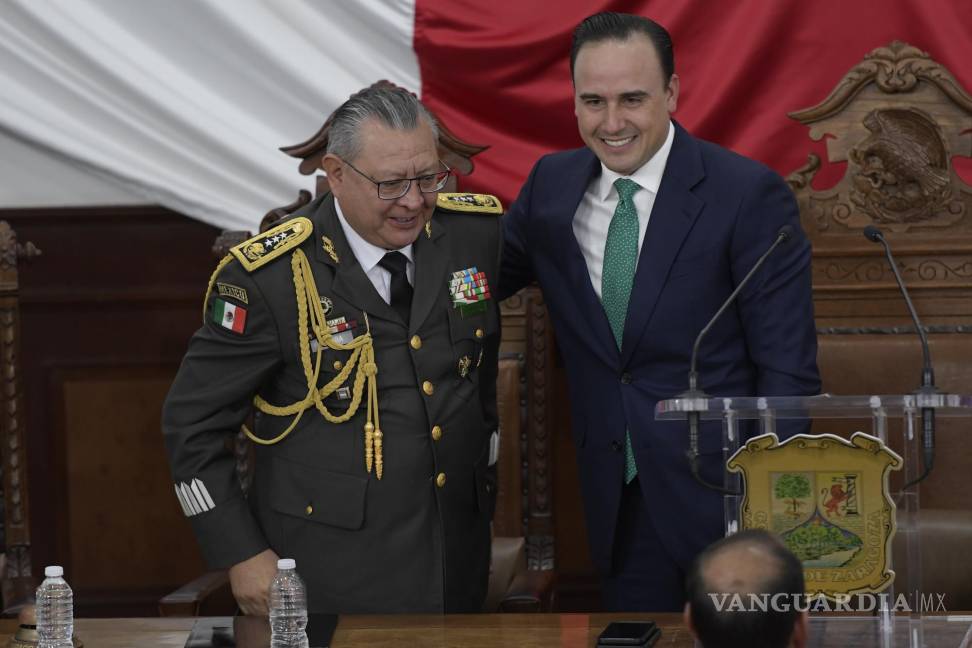 $!El gobernador Manolo Jiménez Salinas, agradeció la coordinación con el Ejército para mantener un clima de paz en Coahuila.