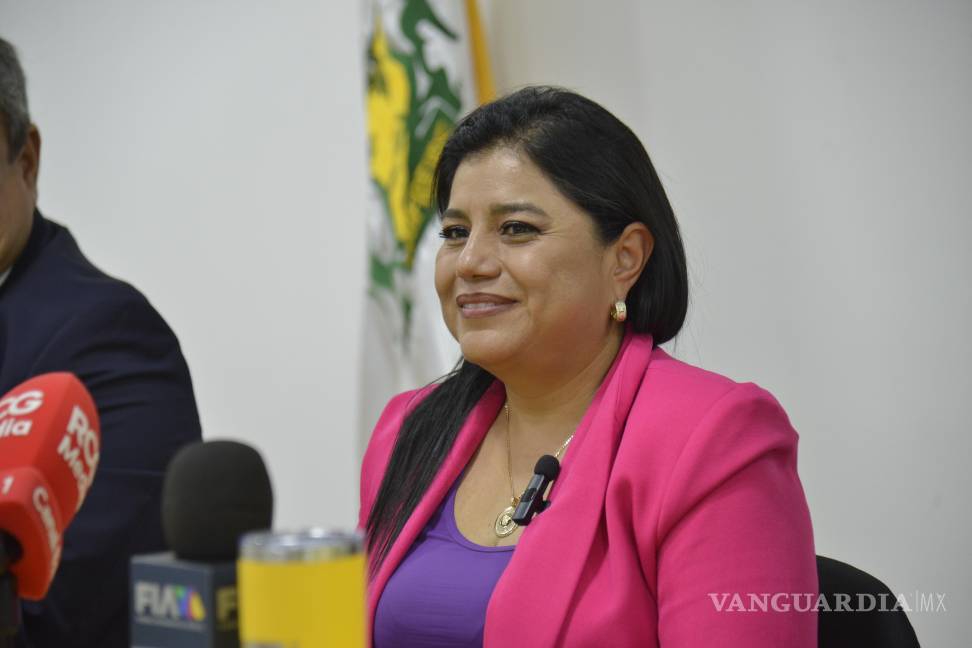 $!Cinthia Yadira Martínez Monsiváis, directora general de UniFreire, aseguró no tener conocimiento de casos de egresados que no hayan recibido su título tras concluir sus estudios.