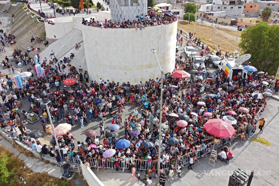 $!Imágenes aéreas de la representación de la pasión de cristo, organizado por la parroquia del Ojo de Agua, que culminó en el Mirador