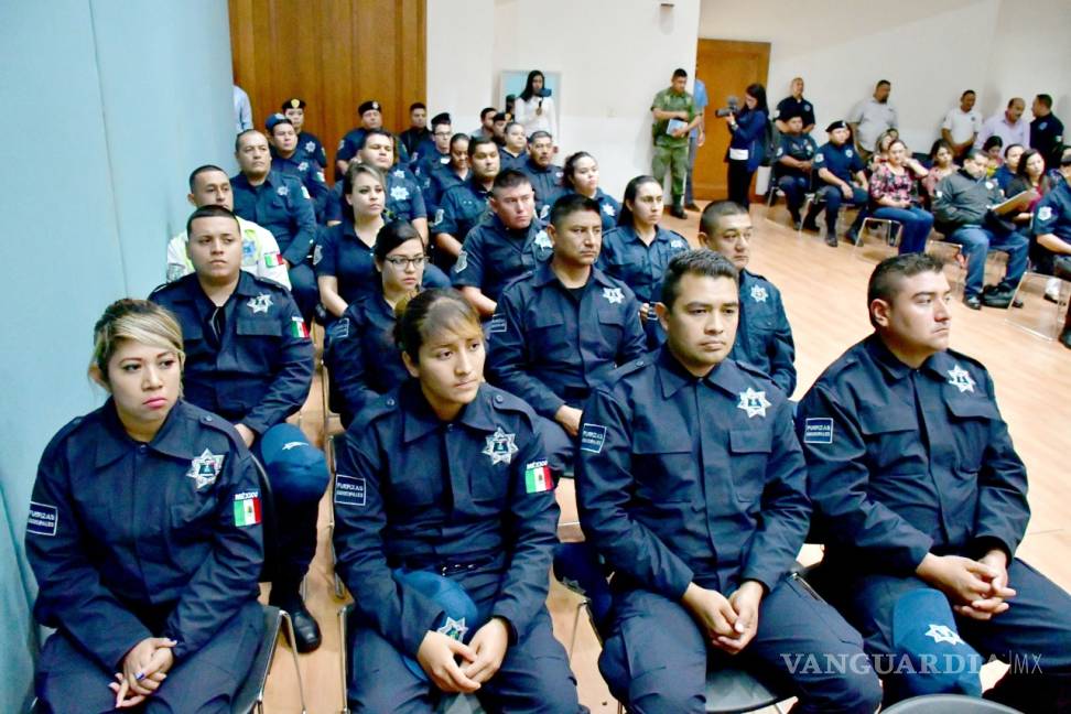 $!Entregan reconocimientos a policías de Monclova, Coahuila