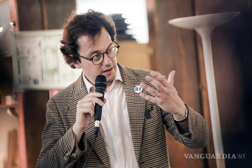 $!El director general deRSF, Thibaut Bruttin enuna conferencia de prensa para presentar a la periodista rusa Ekaterina Barabash en París, Francia.