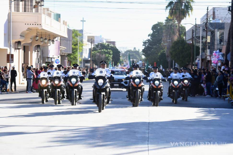 Unas 30 mil personas presencian el desfile de la Revolución Mexicana en Torreón