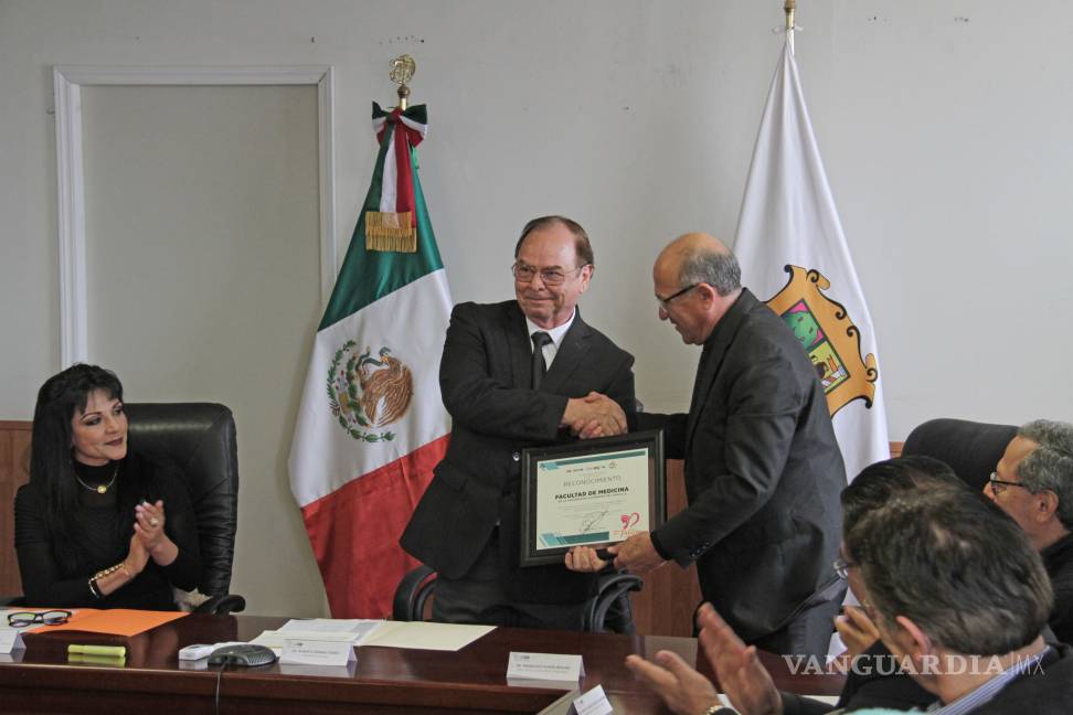 Reconocen labor social de la Facultad de Medicina