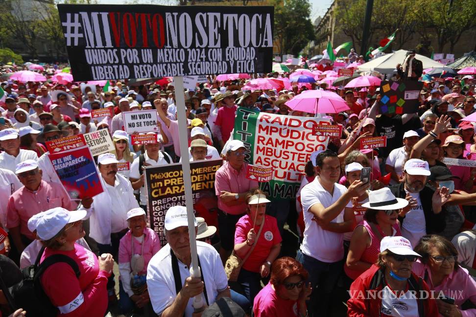 Así toman las calles y plazas miles de mexicanos para defender al INE (Fotos)