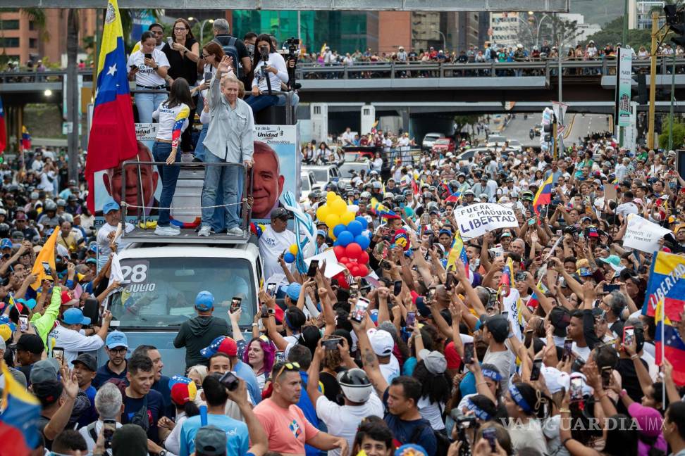 $!EL candidato a la presidencia de Venezuela, Edmundo González Urrutia antes de su cierre de campaña, en Caracas, Venezuela.