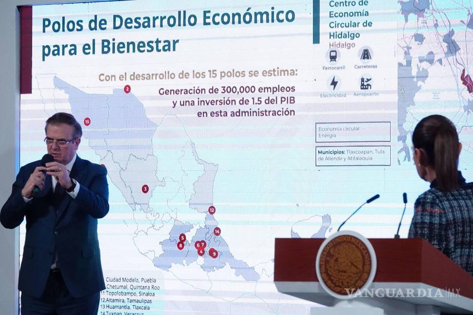 $!Marcelo Ebrard, secretario de Economía, durante su participación en la conferencia “Mañanera del Pueblo” en la que se firmó el acuerdo para el impulso a la iniciativa Polos del Desarrollo para el Bienestar | Foto: Cuartoscuro