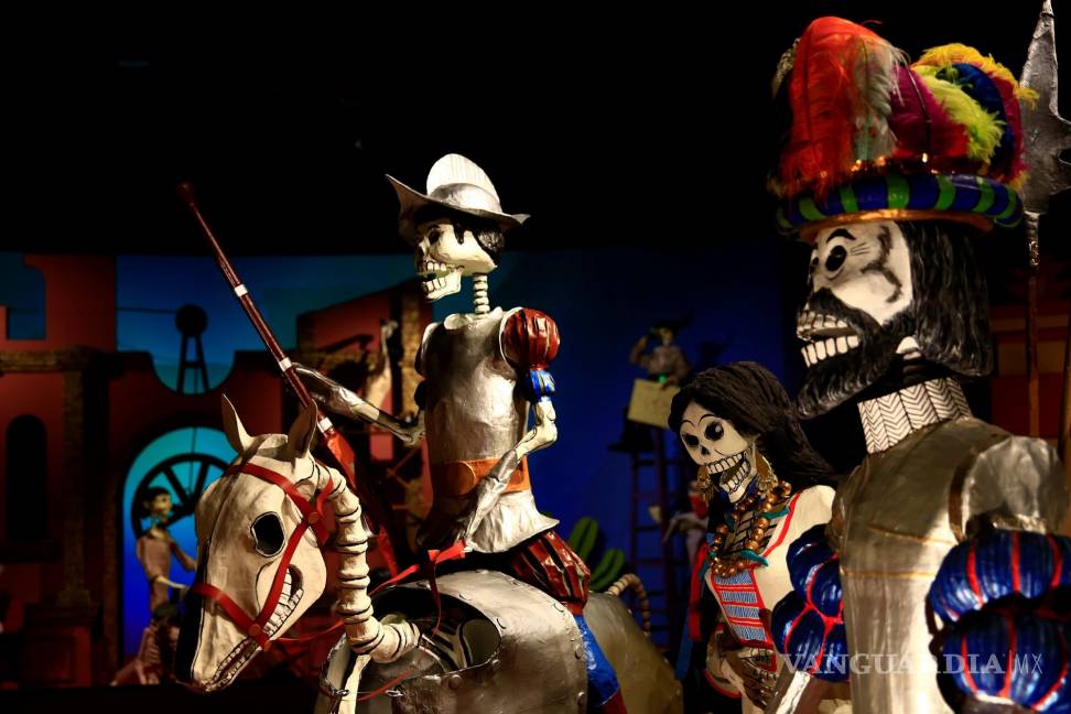 $!Fotografía de figuras que hacen parte de una ofrenda por el tradicional Día de Muertos en el antiguo parque de atracciones de la Feria de Chapultepec de Ciudad de México. EFE/Carlos Ramírez