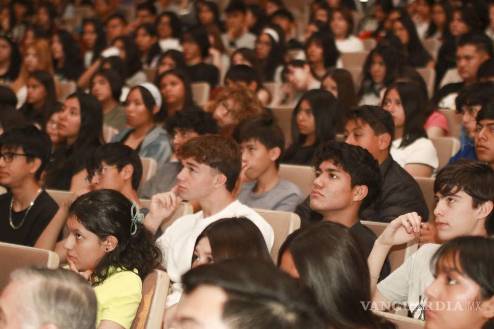 $!Nuevos integrantes de la manada de Lobos inician su formación en uno de los bachilleratos más emblemáticos de la UAdeC.
