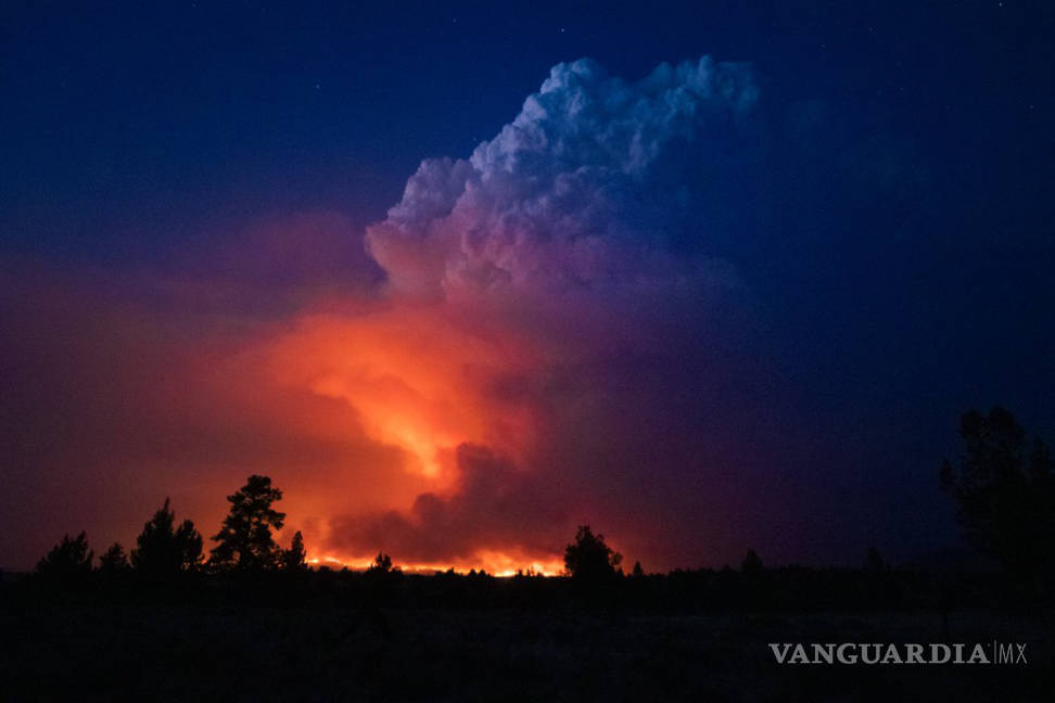 $!Humo de los incendios forestales llegan a ambos extremos de EU