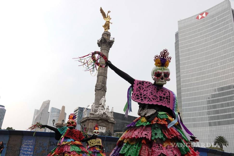 $!CIUDAD DE MÉXICO, 29OCTUBRE2022.- Se llevó a cabo el Desfile con motivo de Día de Muertos. FOTO: GRACIELA LÓPEZ /CUARTOSCURO.COM