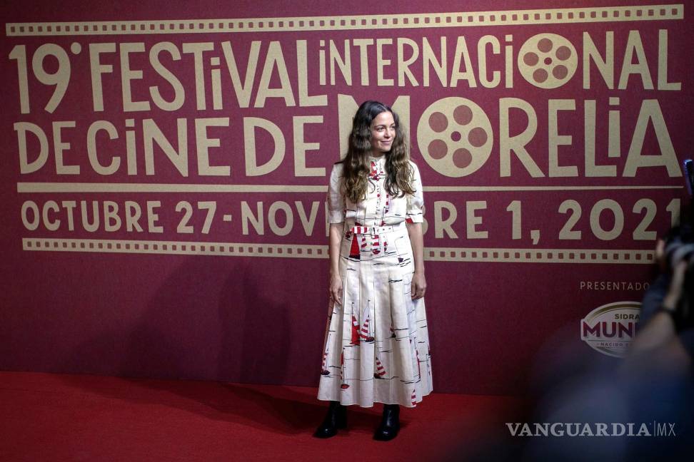 $!La cantante mexicana Natalia Lafourcade asiste a la inauguración del Festival Internacional de Cine de Morelia (FICM), en la ciudad de Morelia, estado de Michoacán. EFE/Iván Villanueva