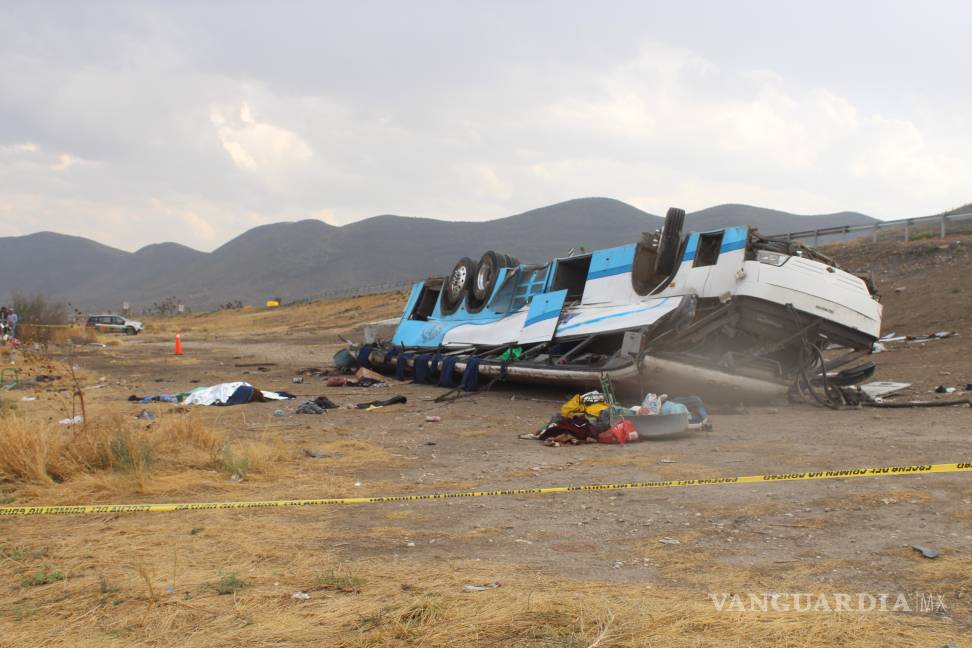 Camionazo mata a tres comerciantes de Monclova; hay 16 heridos