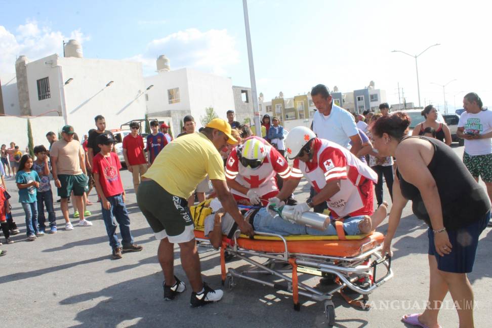 Fallece joven en accidente en moto en Saltillo; sus dos acompañantes están graves (VIDEO)