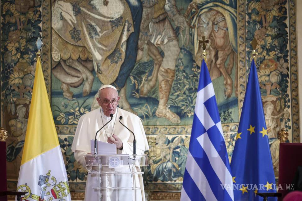 $!El papa Francisco da un discurso durante una reunión con autoridades en el Palacio Presidencial en Atenas, el sábado 4 de diciembre de 2021. (AP Foto/Yorgos Karahalis, Pool)