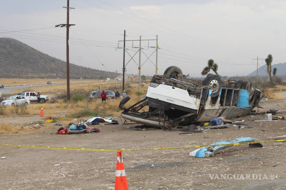 Camionazo mata a tres comerciantes de Monclova; hay 16 heridos