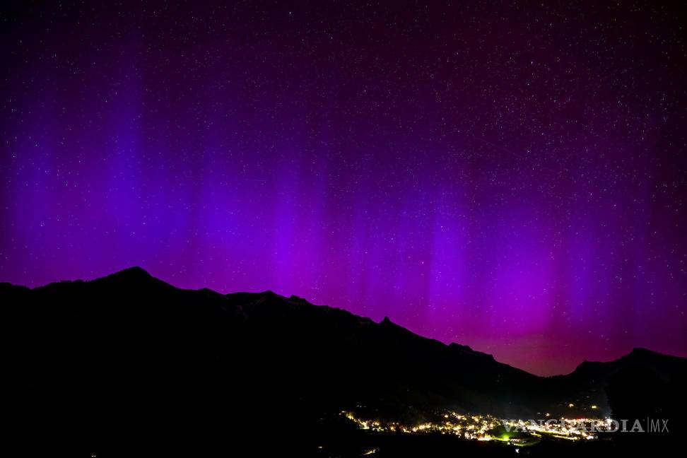 Inusual y potente tormenta solar pinta los cielos del hemisferio norte con coloridas auroras boreales (fotos)