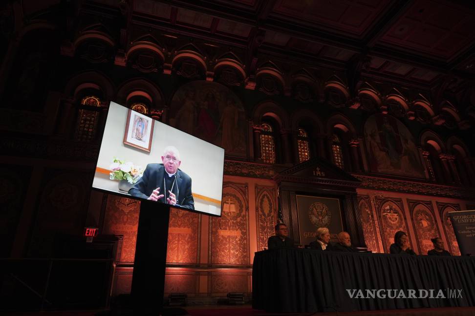 $!El arzobispo de Los Ángeles, José Gómez, habla sobre los efectos de la represión de la administración Trump contra los inmigrantes durante un panel en Washington.