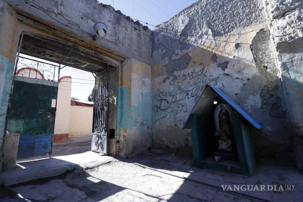 $!La delincuencia y el vandalismo dejaron a su paso huellas como grafitis, cruces que marcan la muerte y fama de ser uno de los sitios de Saltillo donde venden drogas. FOTOS: HÉCTOR GARCÍA