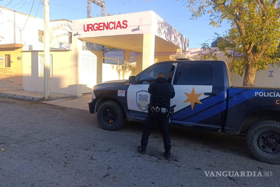 $!Unidad policial estacionada afuera del hospital donde fue ingresado el elemento afectado.
