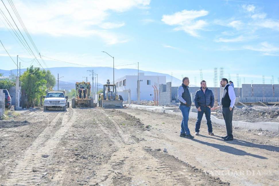 $!Avanzan los trabajos de pavimentación en la calle Viesca, en la colonia Óscar Flores Tapia.
