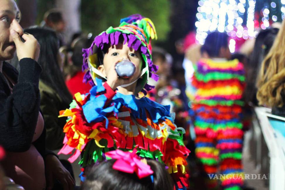 $!La comunidad se reunió en la plaza principal para dar la bienvenida a la temporada decembrina.