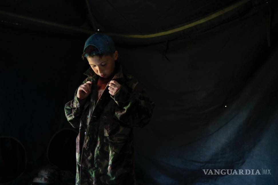 $!Niños y jóvenes aprenden a matar en Ucrania (Fotogalería)