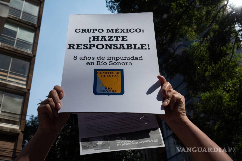 $!Protesta de oganizaciones civiles frente a las oficinas de Grupo México a ocho años del derrame minero que afectó al Río Sonora y Bacanuchi.