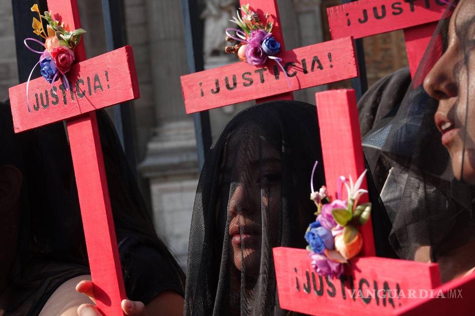 $!Mujeres protestaron con un Luto Nacional para exigir justicia por los feminicidios de mujeres y niñas ocurridos diariamente en el país.