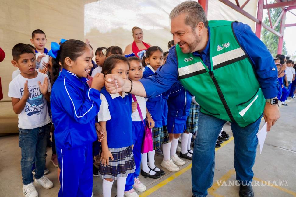 $!Con una inversión de 100 mil pesos, se dotó al plantel de material tecnológico, mobiliario y una nueva aula didáctica, elegidos por la propia comunidad educativa.