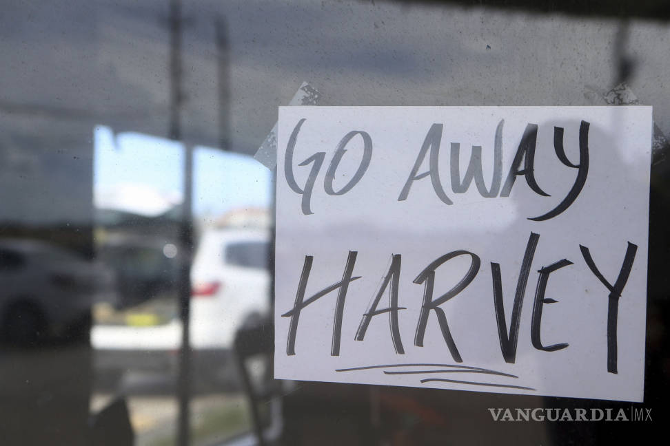$!(FOTOS) EU se prepara para el impacto de Harvey