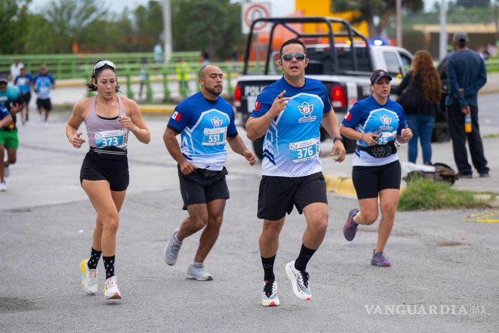 $!Cientos de saltillenses participaron en la segunda edición de la Carrera 5K “Unidos por la Seguridad”, acompañados por elementos de corporaciones policiacas.